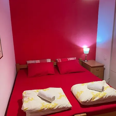 Apartment Center Red *